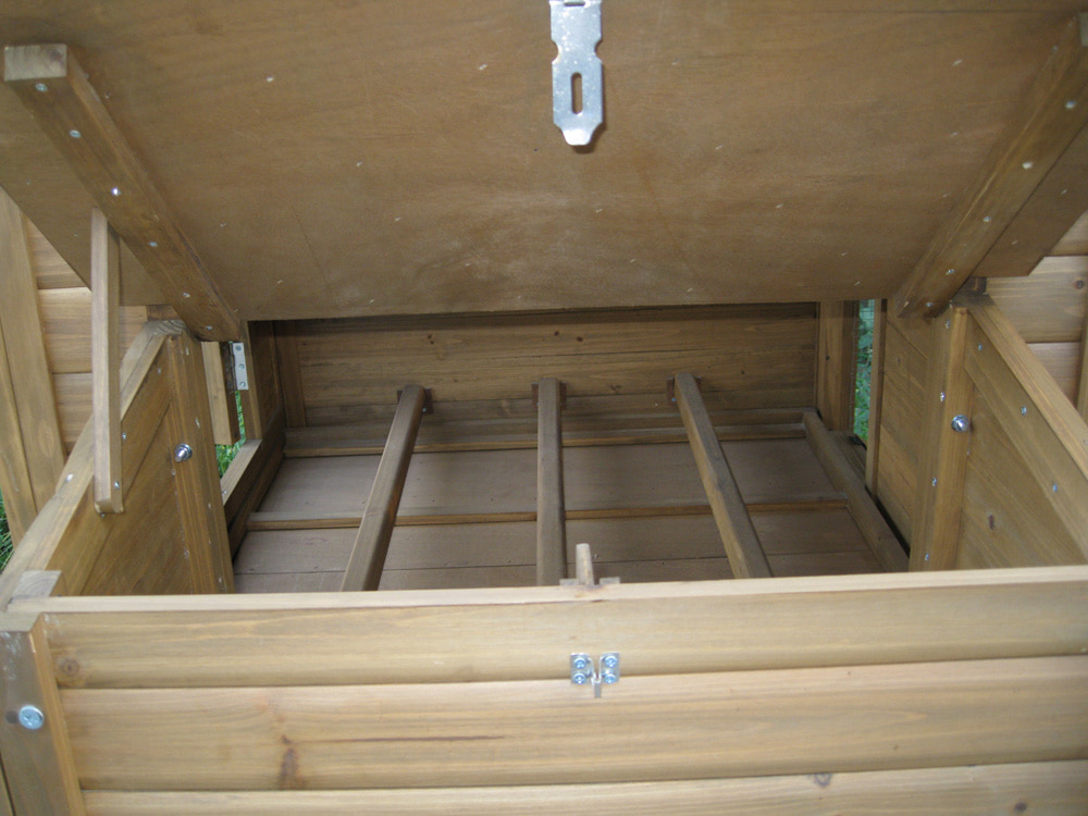 Cozy 8-10 Hen Nesting House