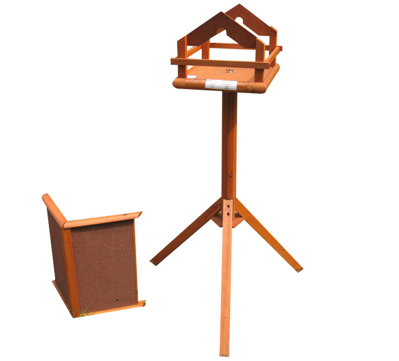 Freestanding wooden bird feeder